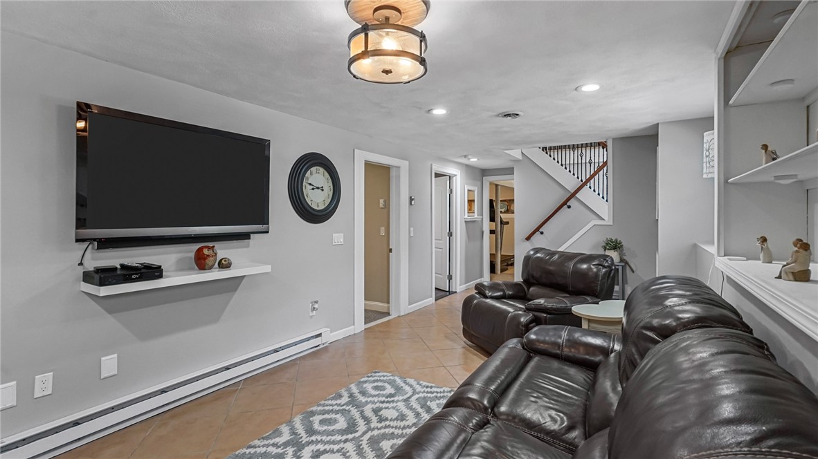 38 Kimberly Lane North Cranston, RI 02921 - Photo 23 of 46