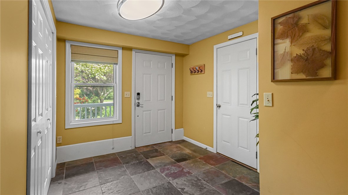 38 Kimberly Lane North Cranston, RI 02921 - Photo 29 of 46 inlaw suite