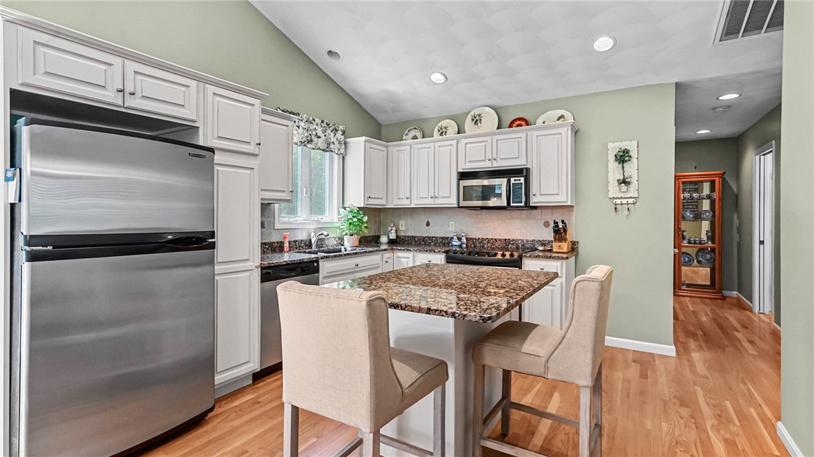 38 Kimberly Lane North Cranston, RI 02921 - Photo 31 of 46