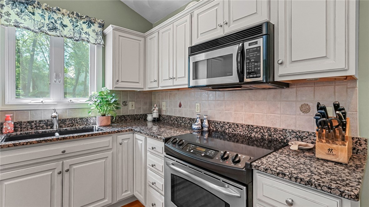 38 Kimberly Lane North Cranston, RI 02921 - Photo 32 of 46