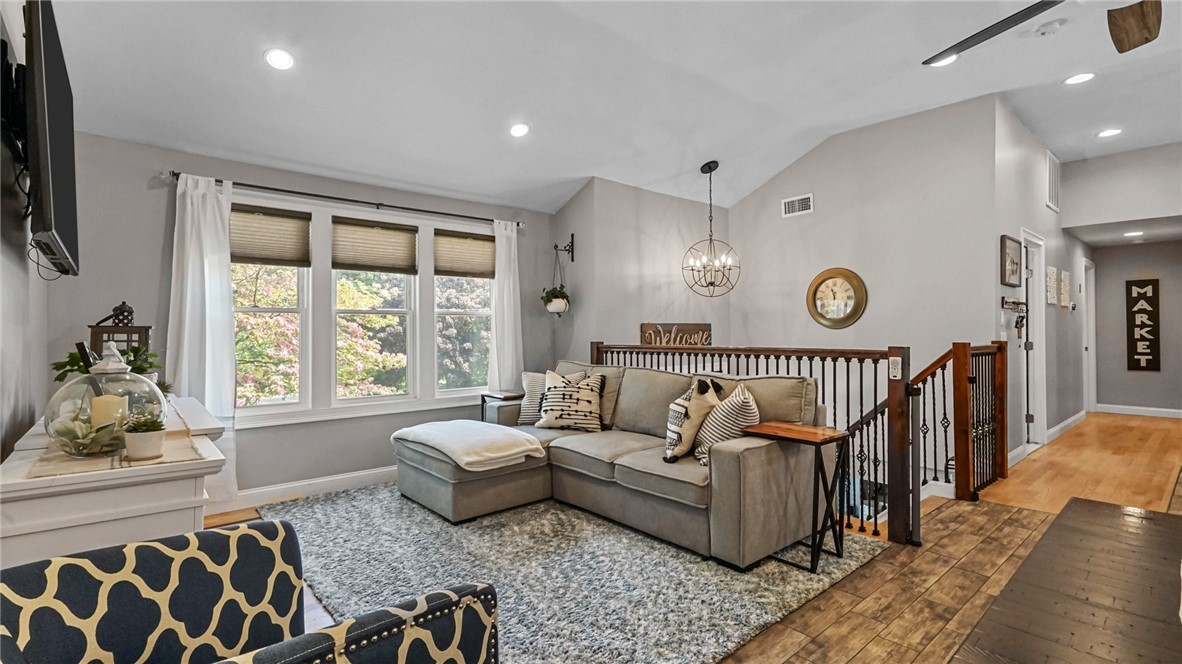 38 Kimberly Lane North Cranston, RI 02921 - Photo 4 of 46