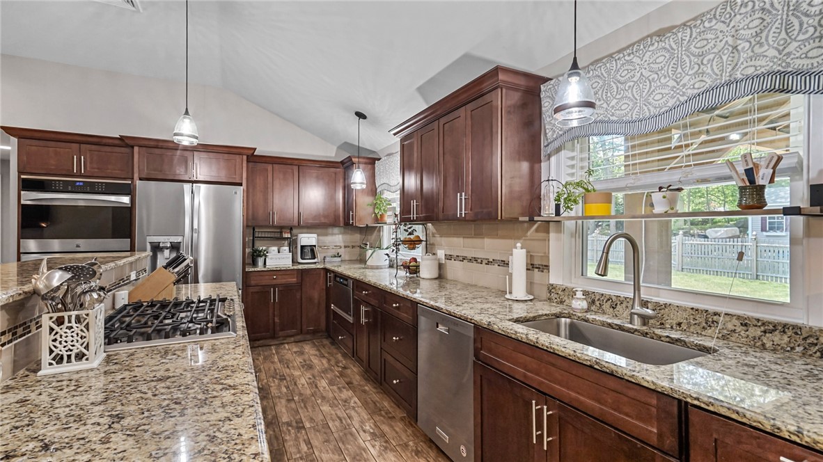 38 Kimberly Lane North Cranston, RI 02921 - Photo 10 of 46