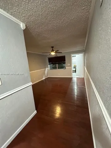 a view of lobby with livingroom