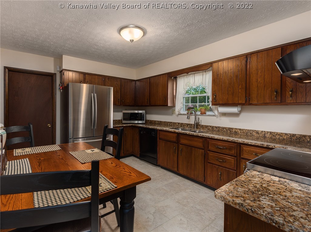7360 Ripley Road Point Pleasant, WV 25550 - Photo 4 of 20 Gallery Image 4