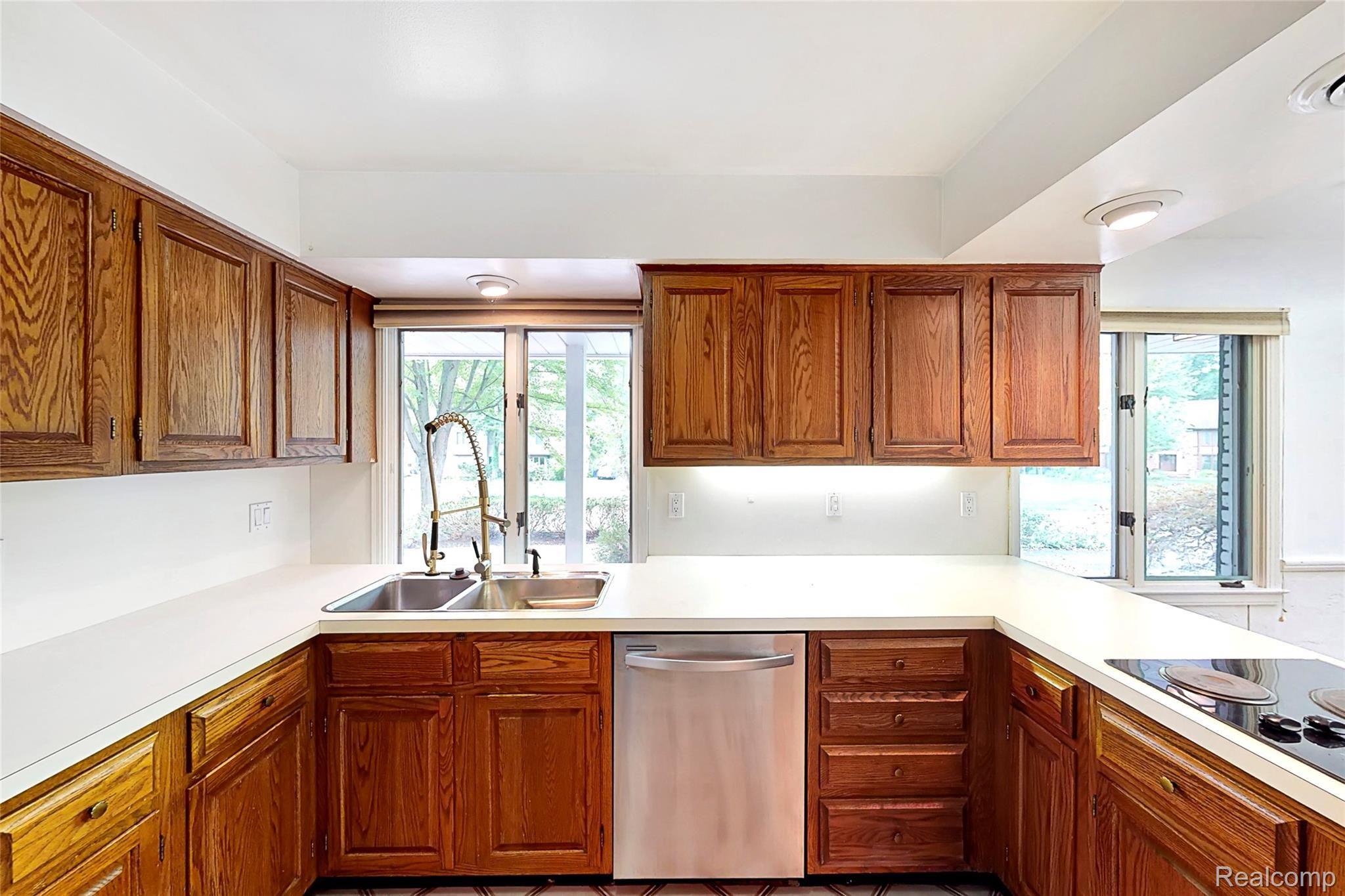4785 Pickering Road Bloomfield Hills, MI 48301 - Photo 7 of 28 Kitchen