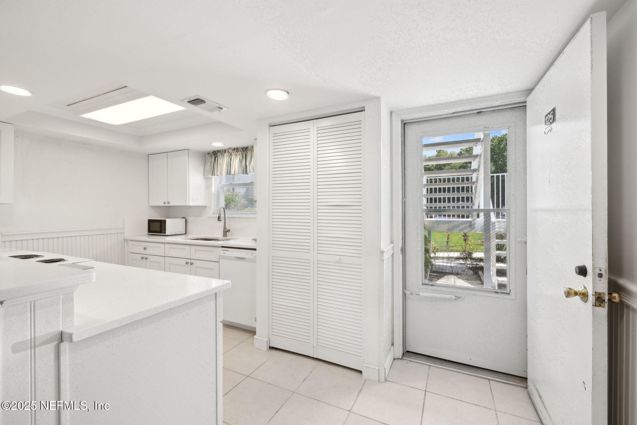 125 River Bend Road, Unit BLD D Welaka, FL 32193 - Photo 6 of 62 a kitchen with a stove a refrigerator and a sink