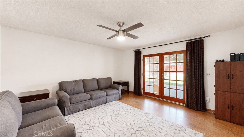 6031 Riverside Avenue Rialto, CA 92377 - Photo 3 of 38