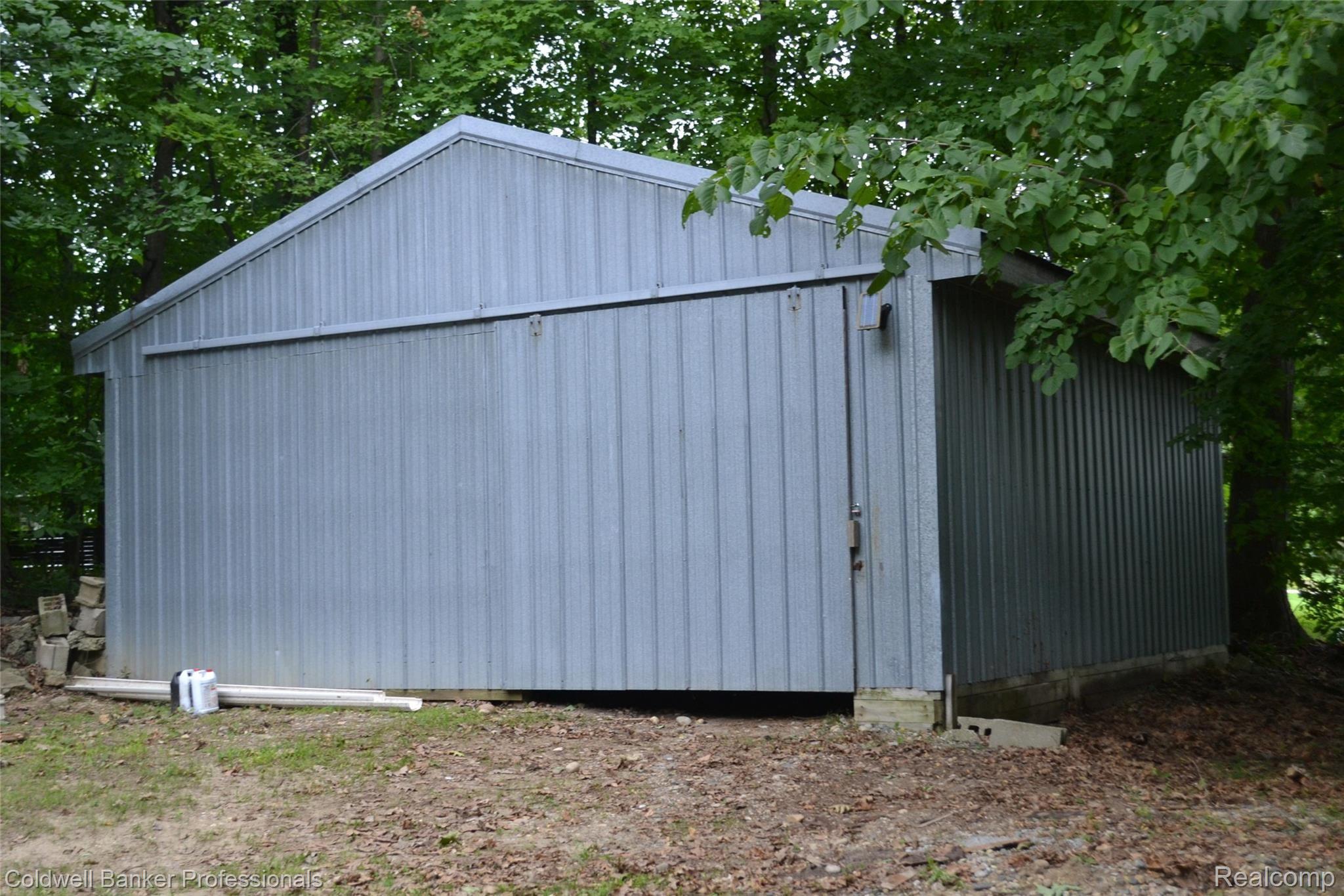 166 South Maple Leaf Road Lapeer, MI 48446 - Photo 8 of 21 DSC_0403.JPG