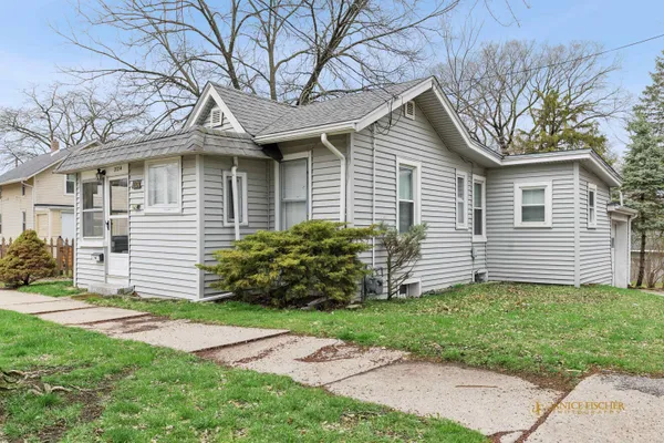 $118,000 | 2214 Jackson Street, Rockford, IL 61107