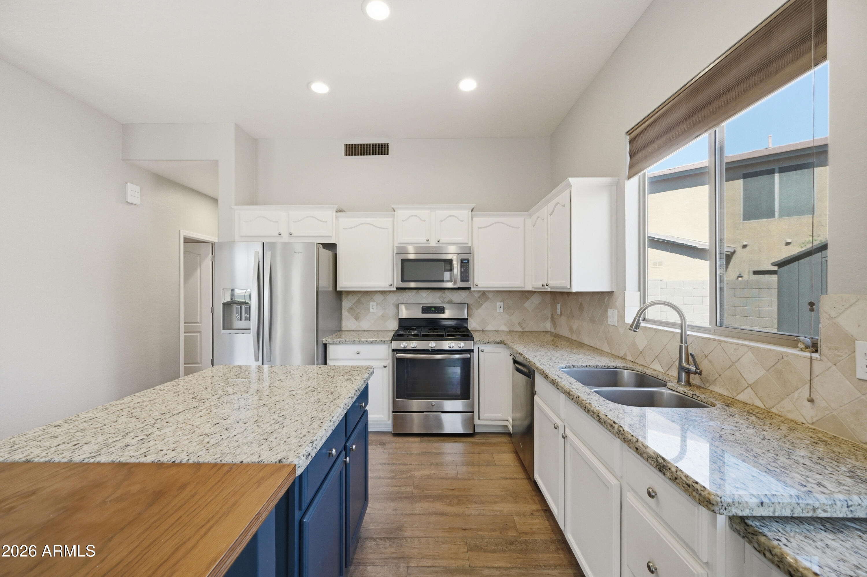 557 South Lemon Court Gilbert, AZ 85296 - Photo 11 of 39 11_016_dsc_6928