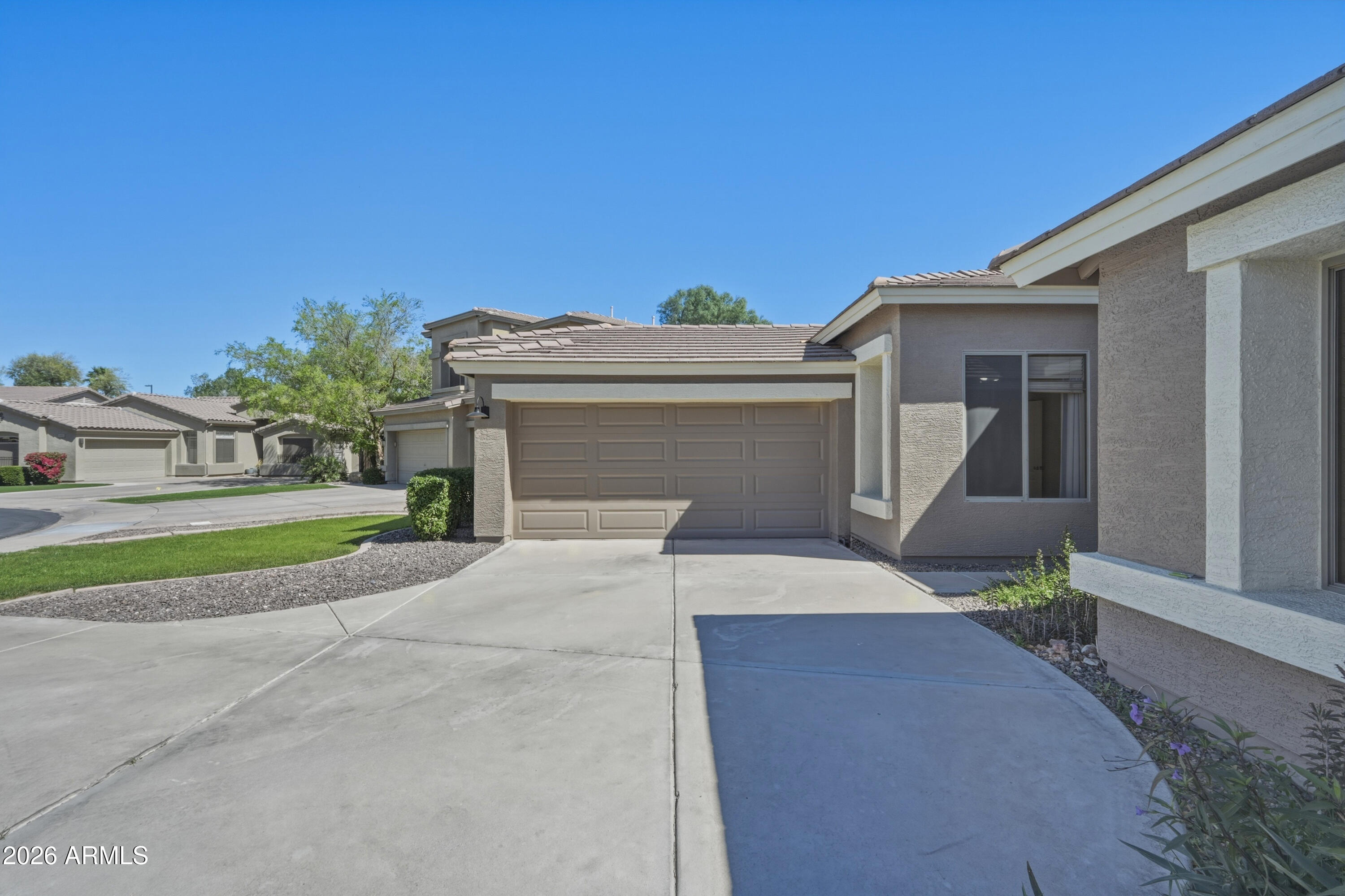 557 South Lemon Court Gilbert, AZ 85296 - Photo 4 of 39 3_009_dsc_7088