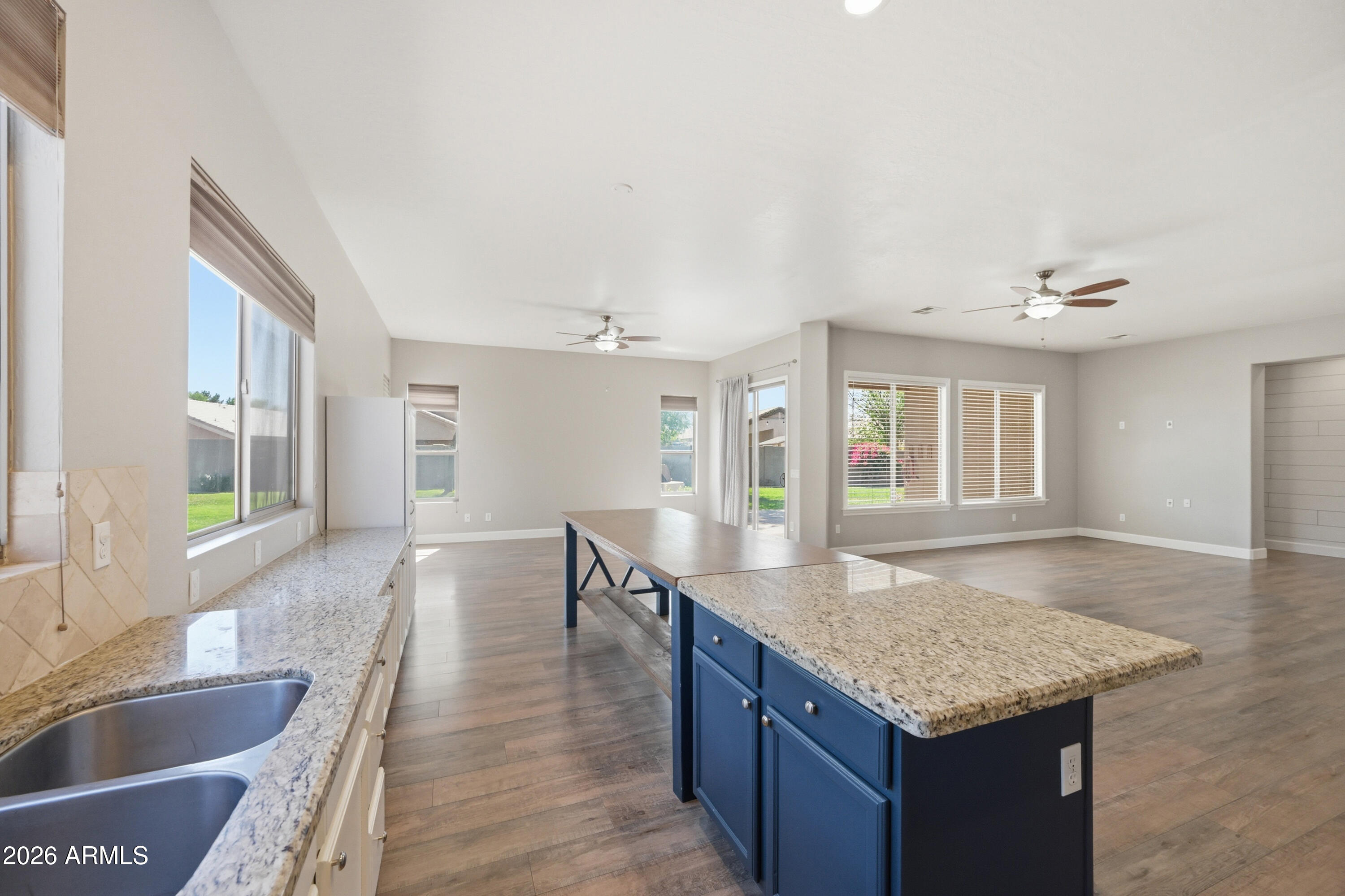 557 South Lemon Court Gilbert, AZ 85296 - Photo 9 of 39 9_014_dsc_6933