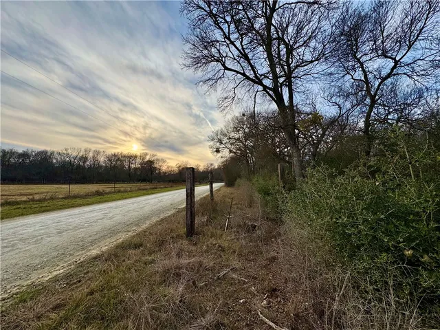 $153,600 | 10075 River Ridge Drive, Hearne, TX 77859