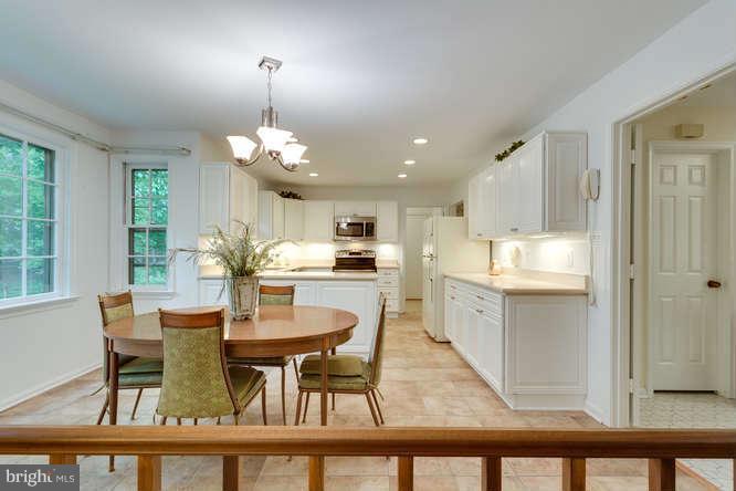 9028 Edgepark Road Vienna, VA 22182 - Photo 11 of 30 Kitchen