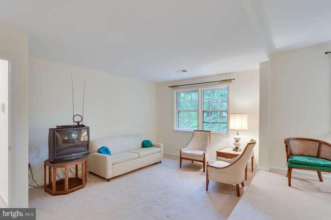 9028 Edgepark Road Vienna, VA 22182 - Photo 17 of 30 Bedroom (Master)