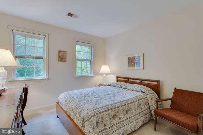 9028 Edgepark Road Vienna, VA 22182 - Photo 22 of 30 Bedroom