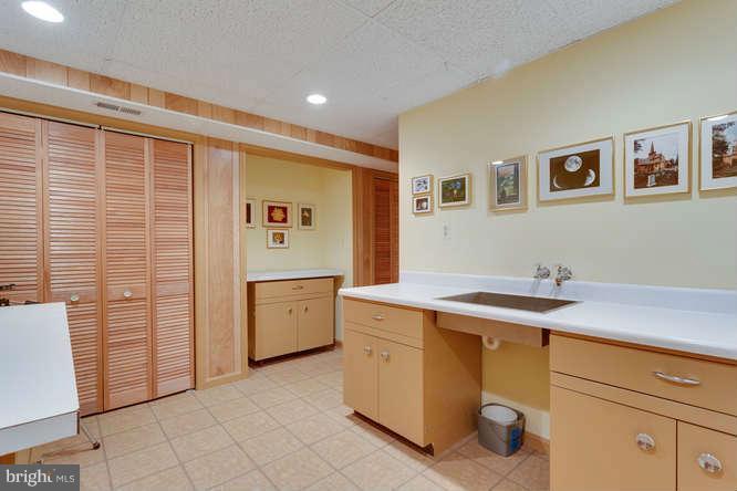 9028 Edgepark Road Vienna, VA 22182 - Photo 26 of 30 Interior (General)