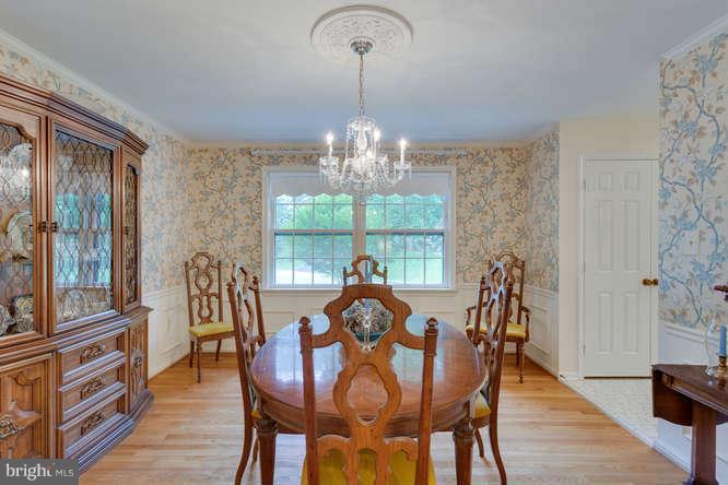 9028 Edgepark Road Vienna, VA 22182 - Photo 8 of 30 Dining Room