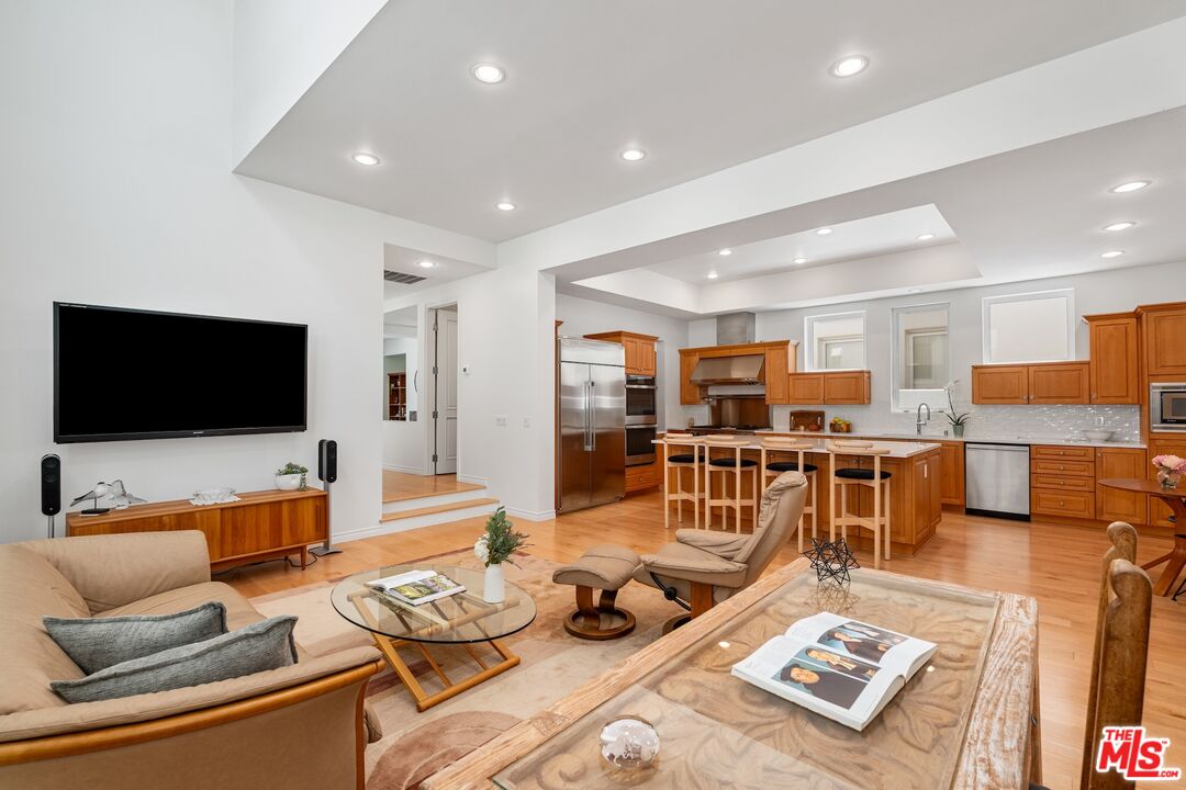 3609 Esplanade Marina del Rey, CA 90292 - Photo 9 of 33