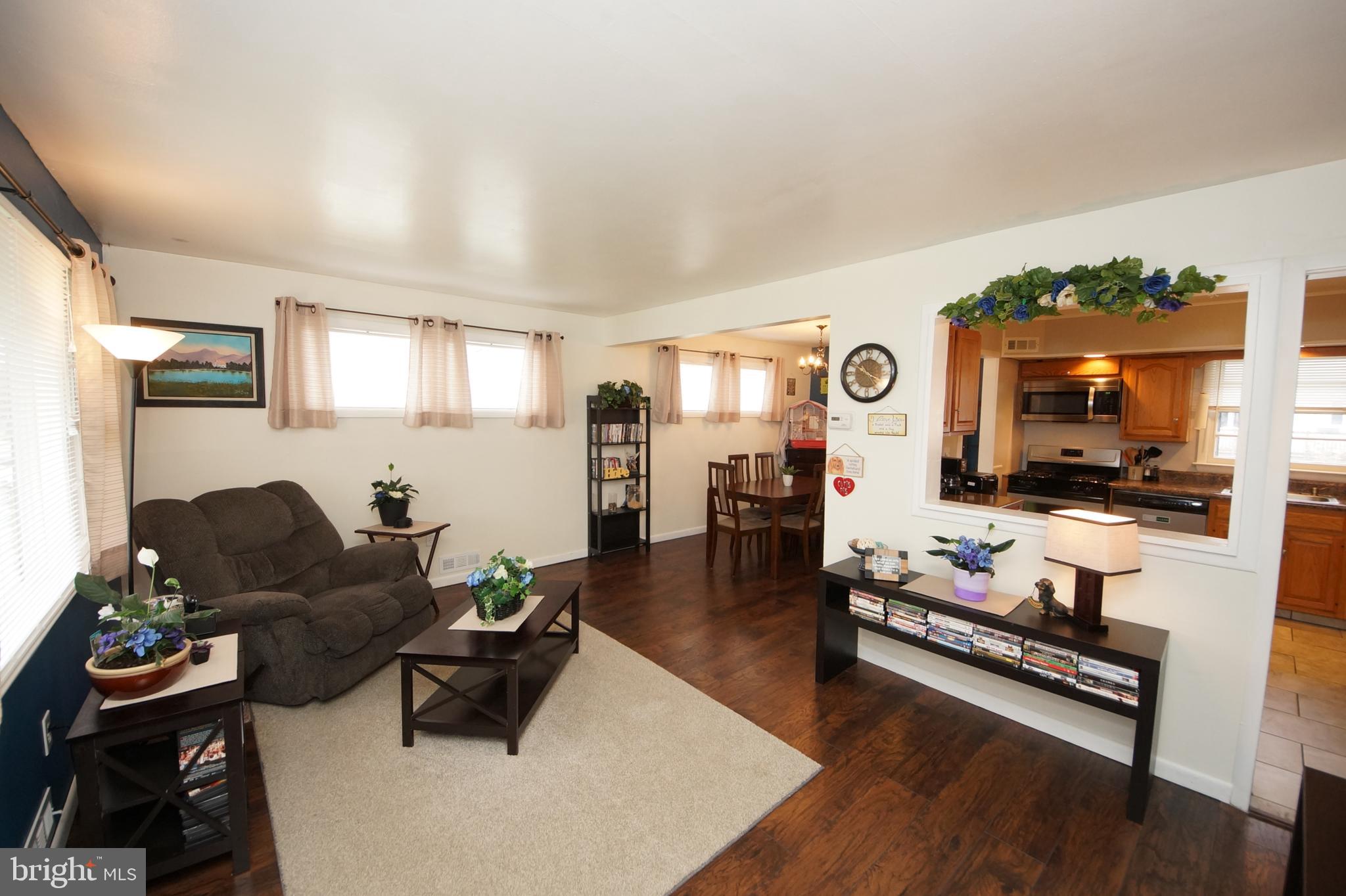 92 Winding Way Hamilton, NJ 08620 - Photo 3 of 24 Living Room