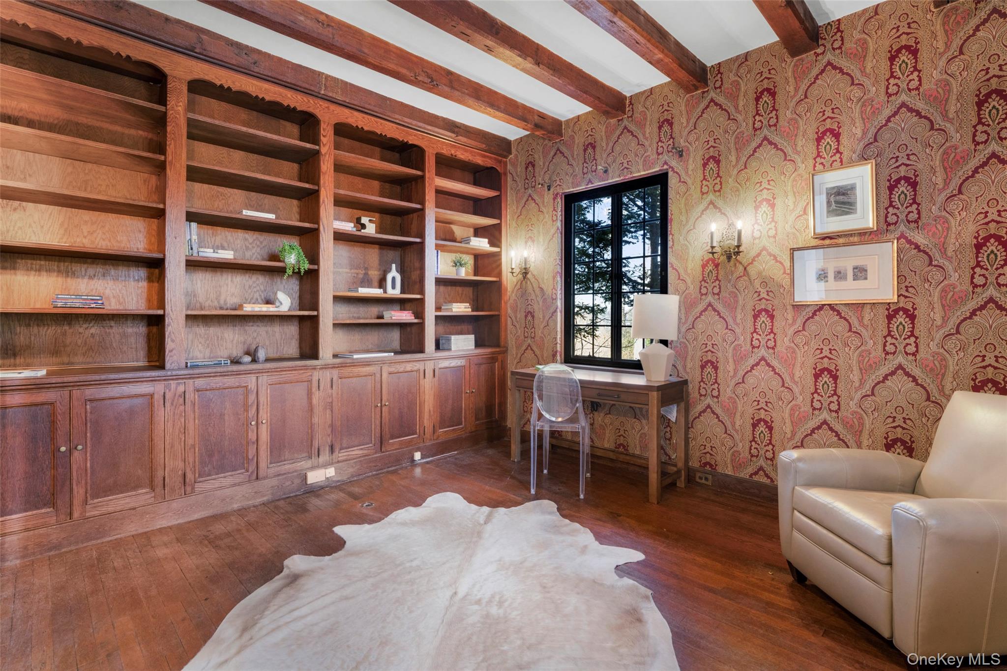 60 Wildwood Road New Rochelle, NY 10804 - Photo 13 of 49 a living room with furniture