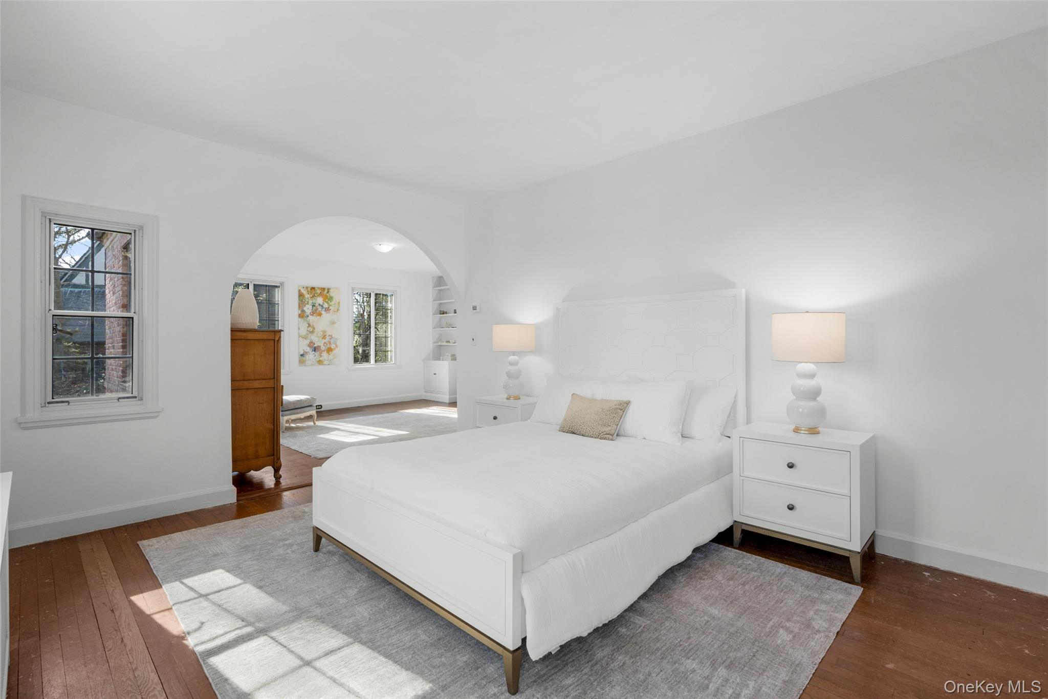 60 Wildwood Road New Rochelle, NY 10804 - Photo 22 of 49 a large white bed in a white room