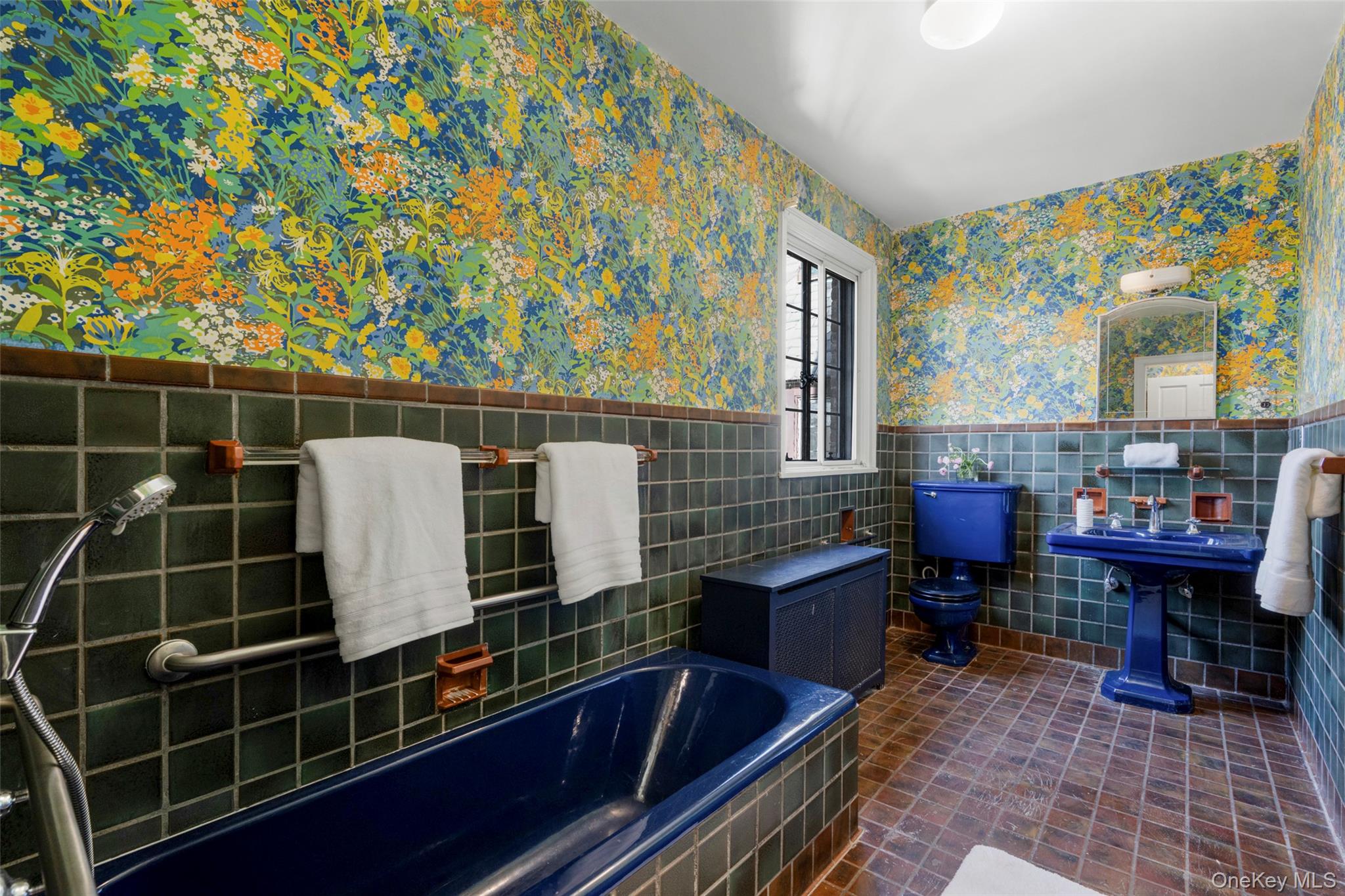 60 Wildwood Road New Rochelle, NY 10804 - Photo 26 of 49 a locker room