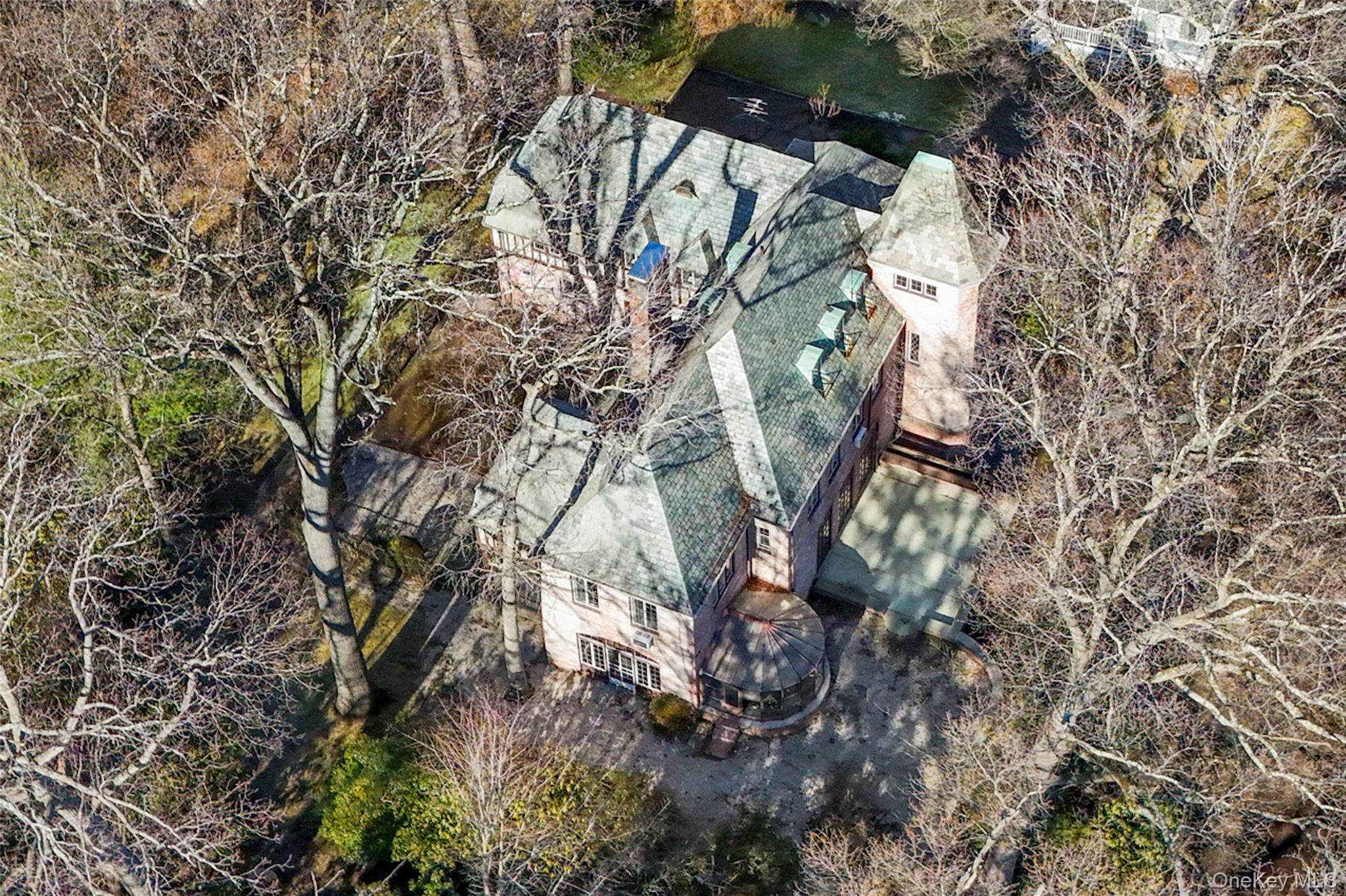 60 Wildwood Road New Rochelle, NY 10804 - Photo 45 of 49 a view of tree