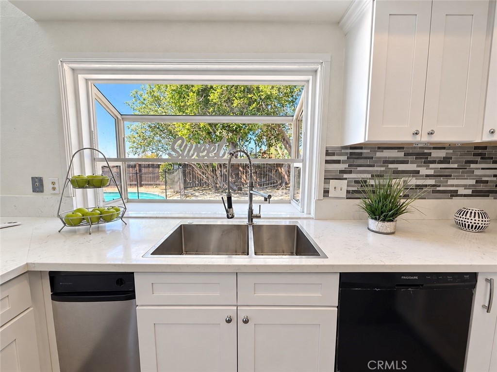 6257 Danbrook Drive Riverside, CA 92506 - Photo 16 of 43 Kitchen