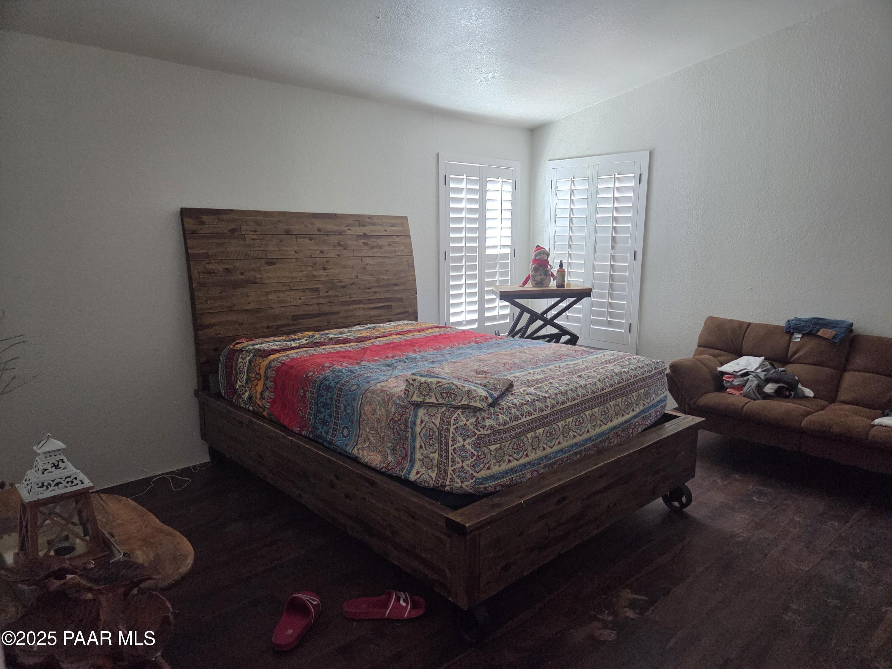 42650 North Wayne Road Ash Fork, AZ 86320 - Photo 16 of 37 a bedroom with a bed and window