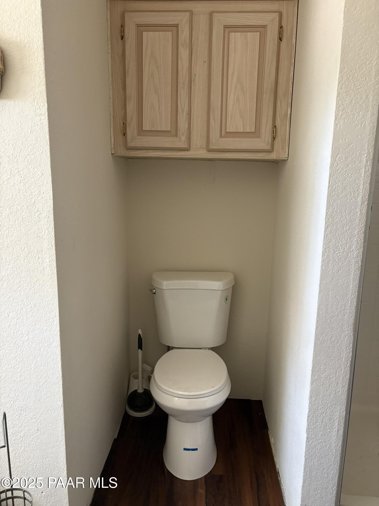 42650 North Wayne Road Ash Fork, AZ 86320 - Photo 31 of 37 a bathroom with a toilet