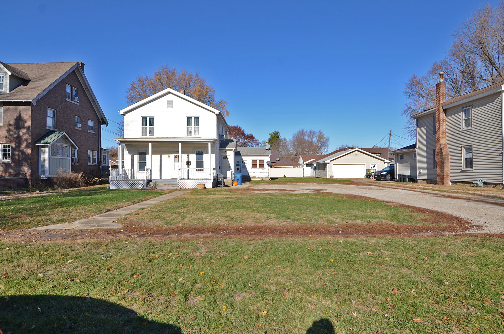 1248 Ottawa Avenue Ottawa, IL 61350 - Photo 2 of 20 a view of a house with a yard