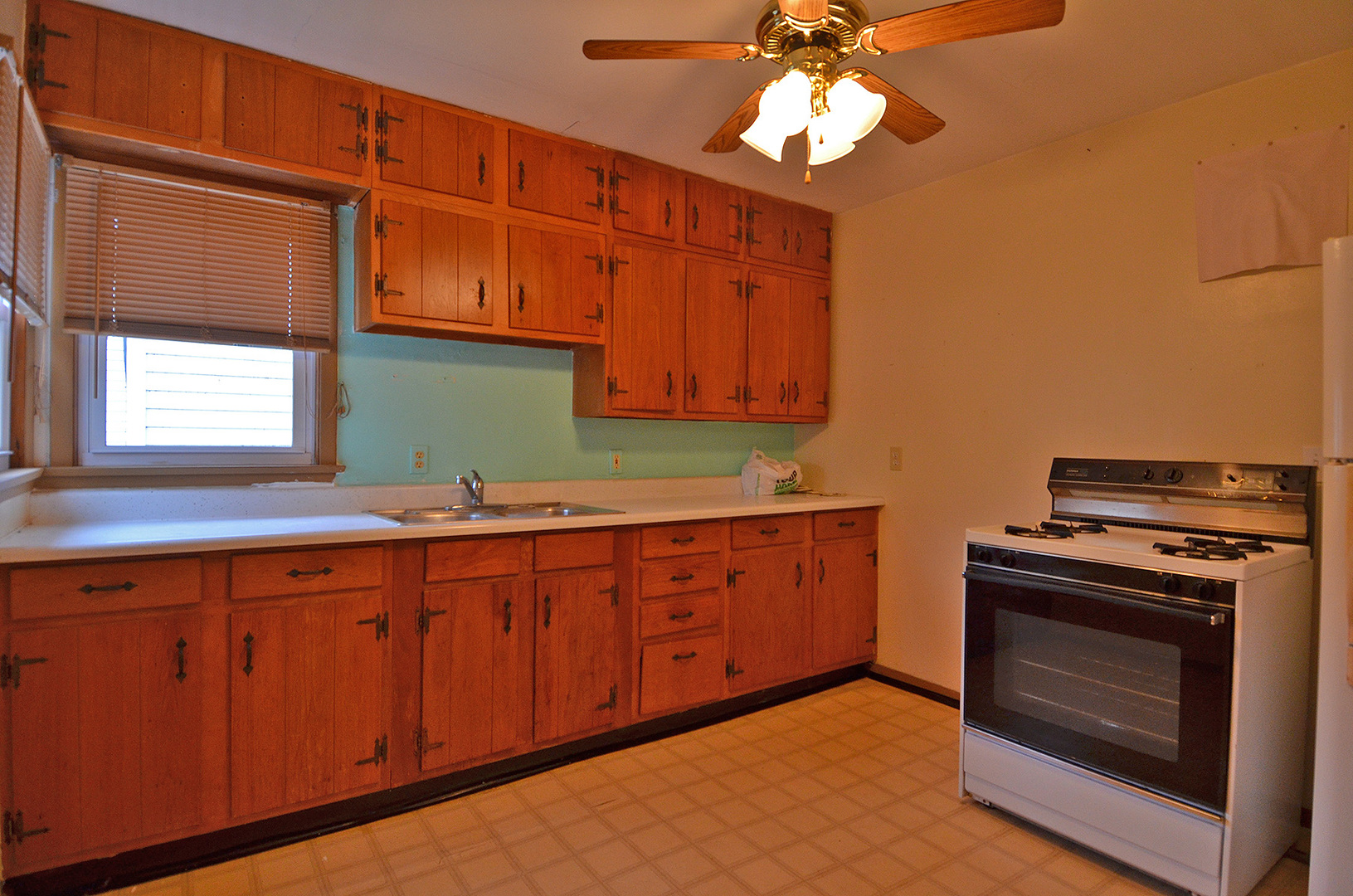 1248 Ottawa Avenue Ottawa, IL 61350 - Photo 7 of 20 a kitchen with stainless steel appliances granite countertop a stove a sink and a microwave