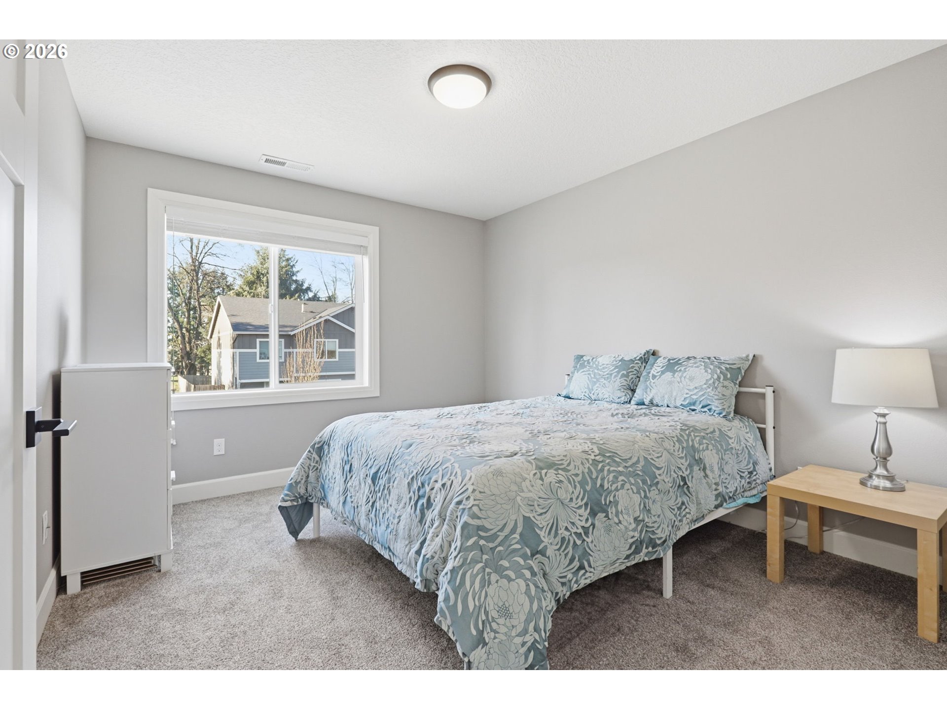 16994 University Avenue Sandy, OR 97055 - Photo 13 of 22 a bedroom with a bed and window