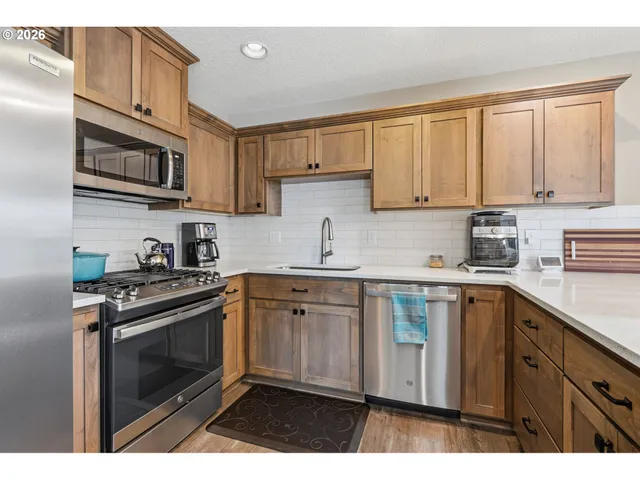 $430,000 | 16994 University Avenue, Sandy, OR 97055