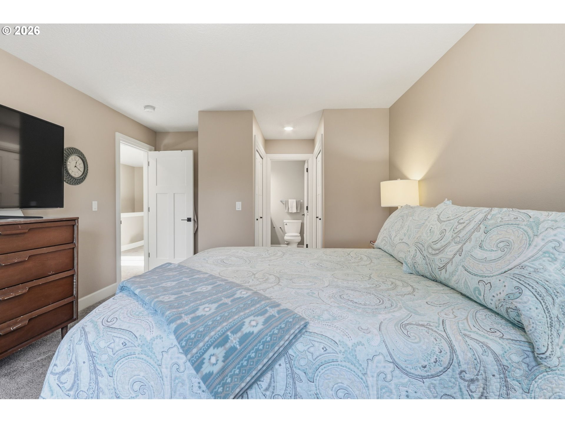 16994 University Avenue Sandy, OR 97055 - Photo 6 of 22 a bedroom with a bed and a flat screen tv
