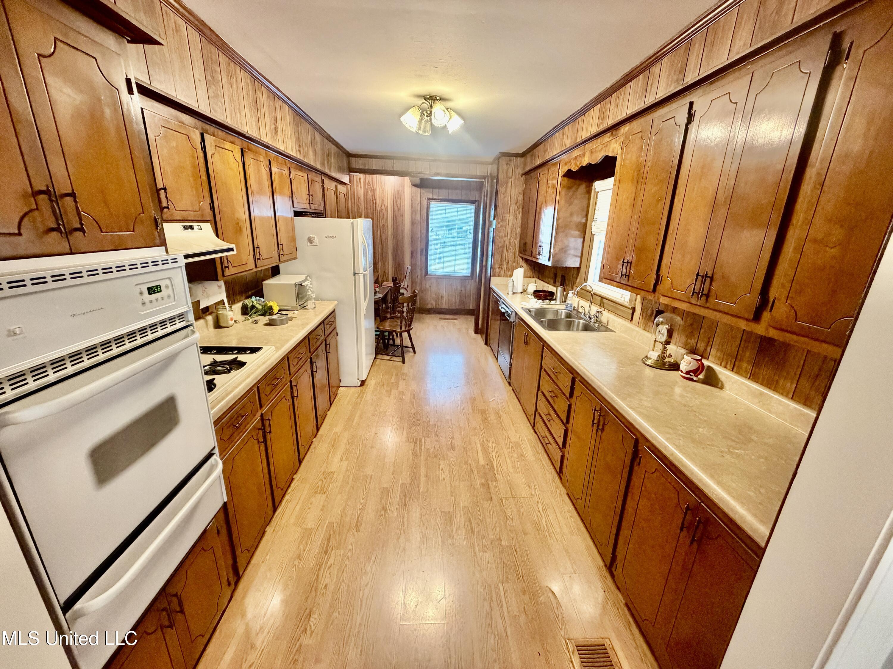 710 Farmer Street Cleveland, MS 38732 - Photo 5 of 17 IMG_1178