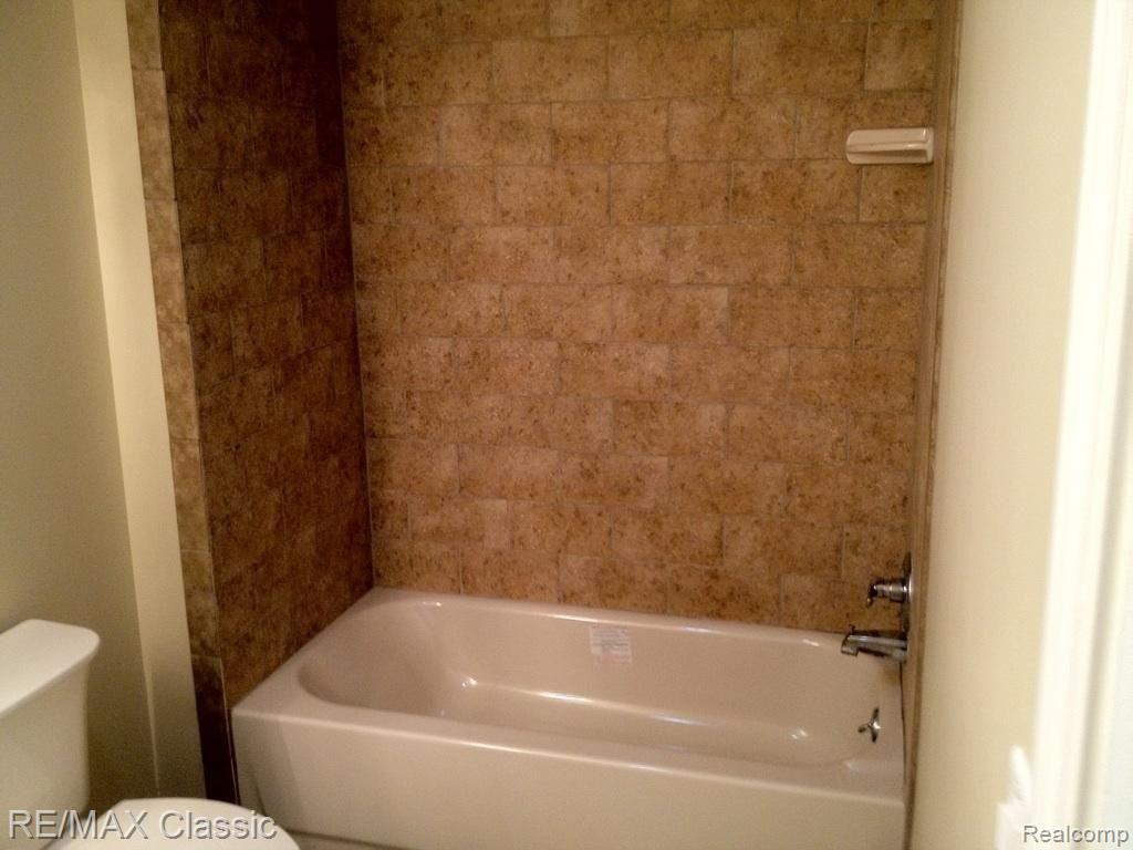23025 Inkster Road Farmington, MI 48336 - Photo 7 of 24 BATH1