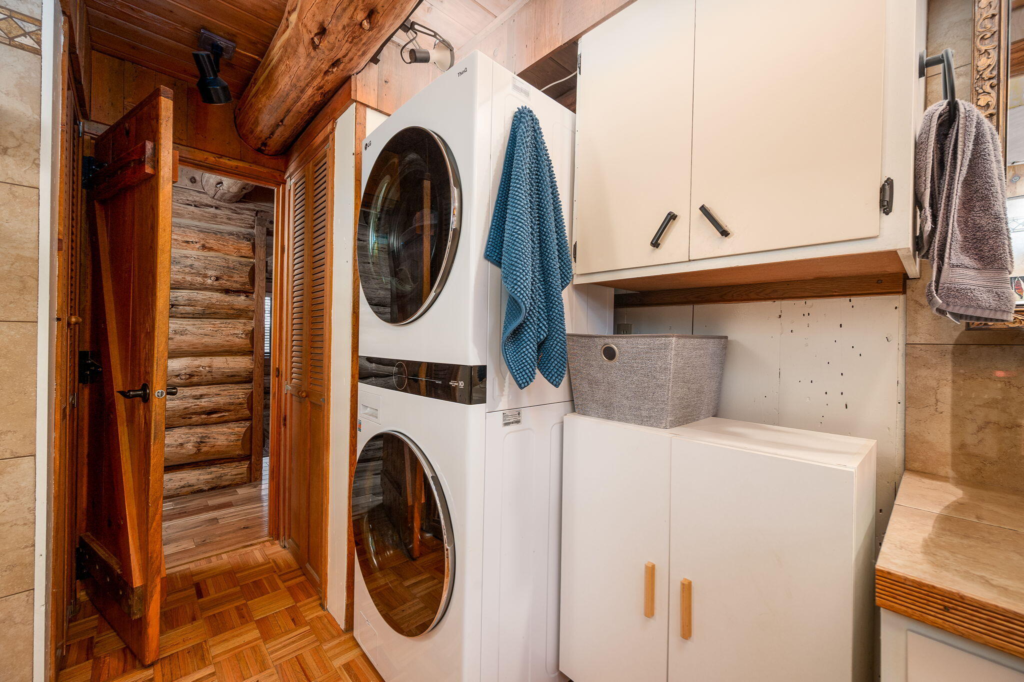 16011 Old Juniper Road Sisters, OR 97759 - Photo 19 of 41 a utility room with dryer and washer