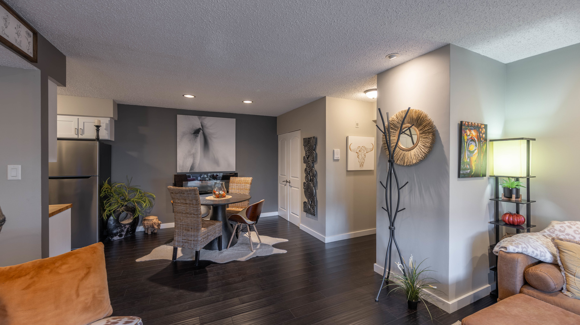 1234 Chalet Road, Unit 301 Naperville, IL 60563 - Photo 5 of 18 a view of a livingroom with furniture and a kitchen