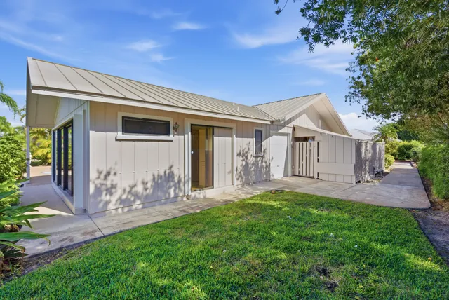 a view of a tennis court