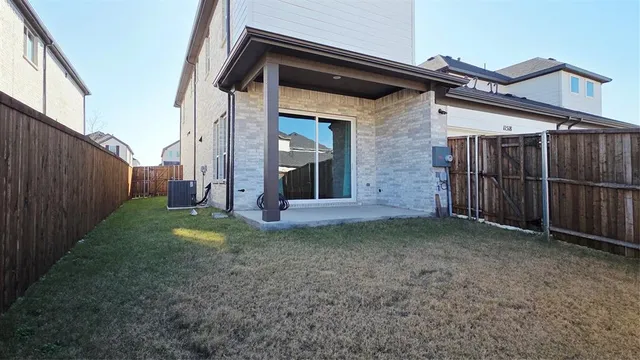 a view of a house with backyard and porch
