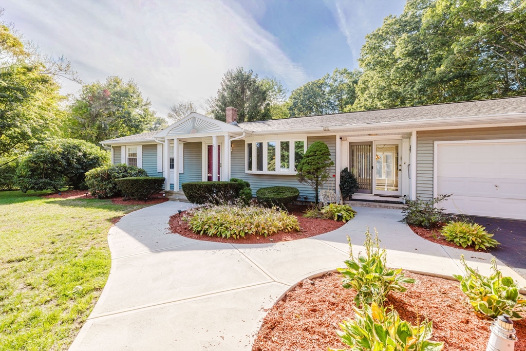 23 Colonial Way Rehoboth, MA 02769 - Photo 3 of 42