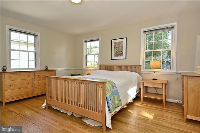 321 Penwood Road Silver Spring, MD 20901 - Photo 13 of 22 Bedroom (Master)