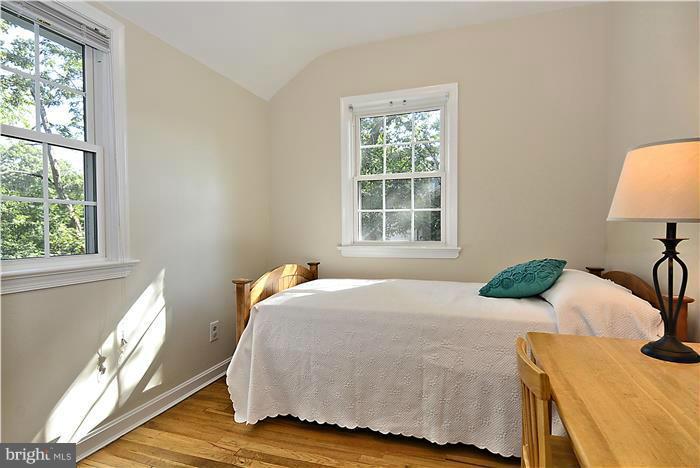 321 Penwood Road Silver Spring, MD 20901 - Photo 15 of 22 Third Bedroom