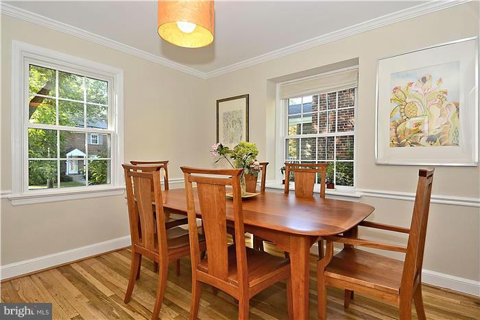 321 Penwood Road Silver Spring, MD 20901 - Photo 7 of 22 Sunny Dining Room