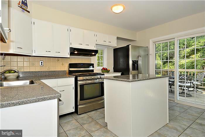 321 Penwood Road Silver Spring, MD 20901 - Photo 9 of 22 Kitchen with Silestone Counters