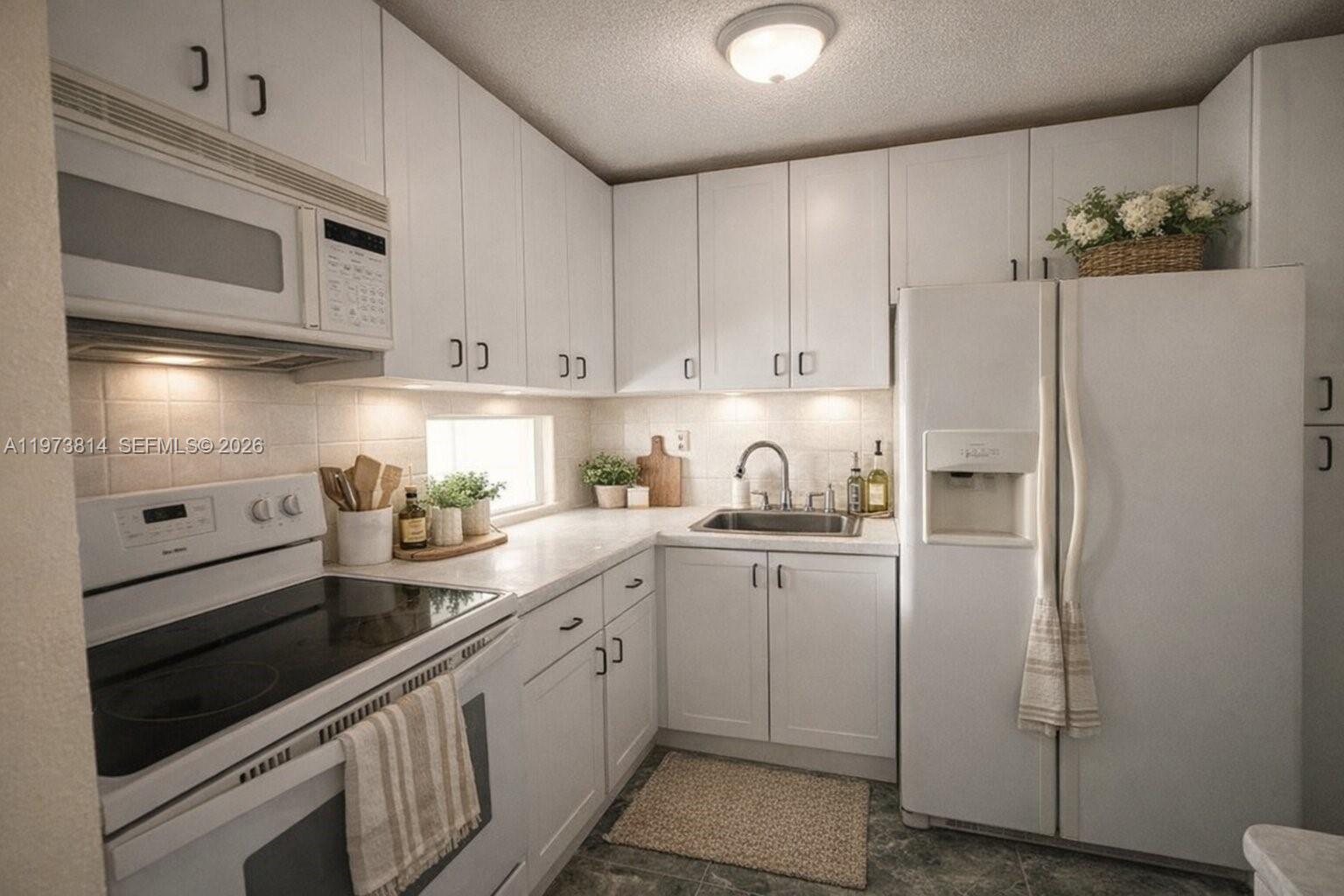 140 Royal Palm Road, Unit 202 Hialeah Gardens, FL 33016 - Photo 5 of 10