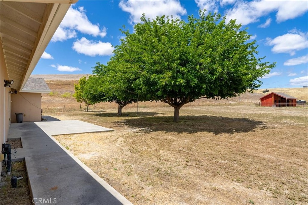 76846 Ranchita Canyon Road San Miguel, CA 93451 - Photo 49 of 51 a view of a backyard of the house