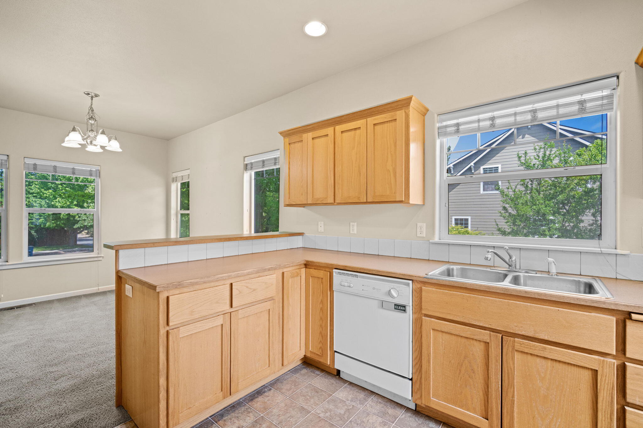 62713 Larkview Road Bend, OR 97701 - Photo 22 of 54 Kitchen 5